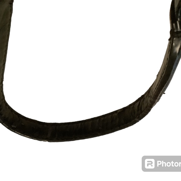 Guess Handbag, front pocket snaps shut, Inside has 1 zipper & 3 slide pockets. - Picture 6 of 8